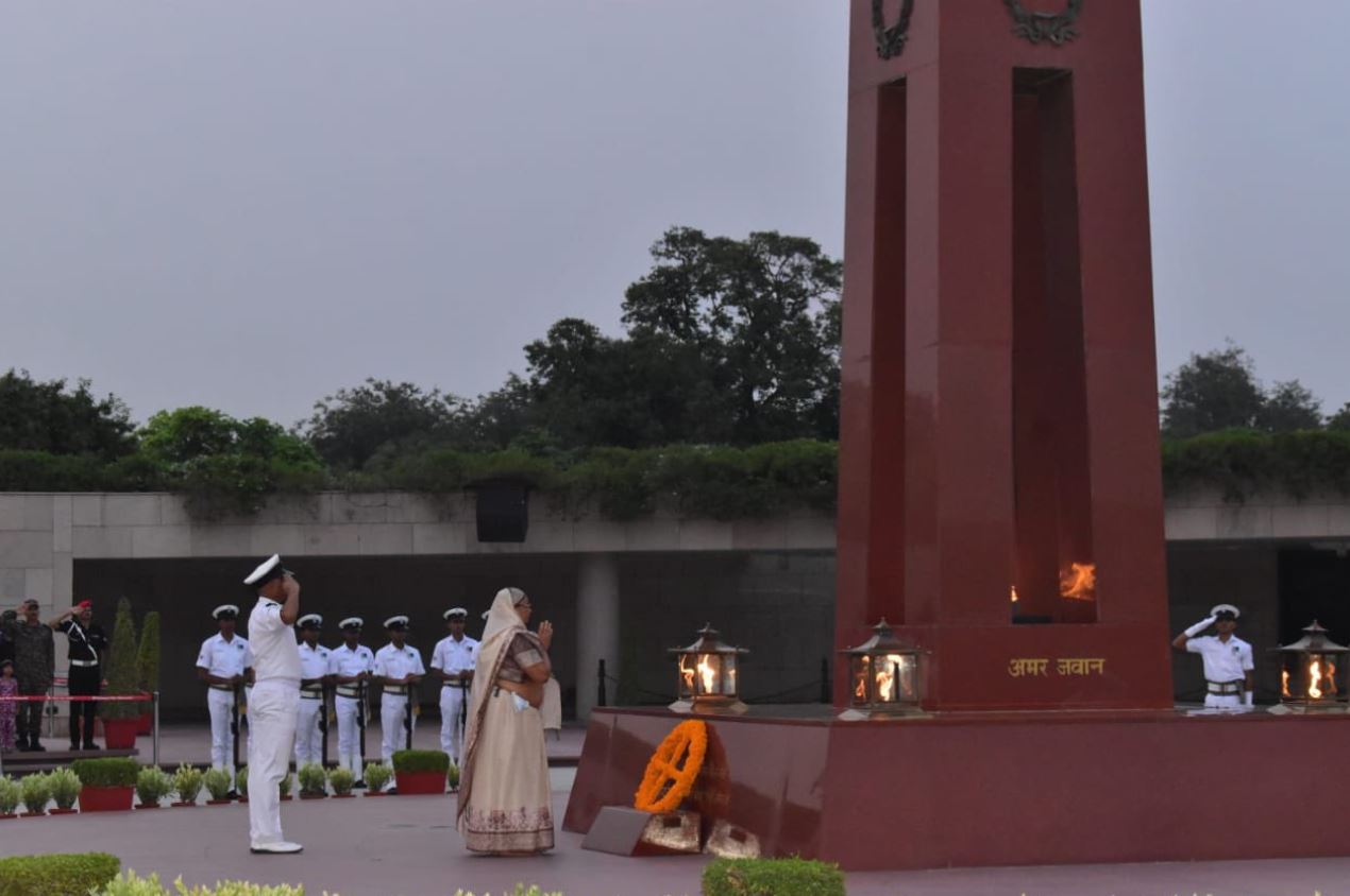 In a solemn NOK ceremony Mrs Reshma Devi w/o Hav Mahavir Singh, paid homage at NWM on 18 Jul 26