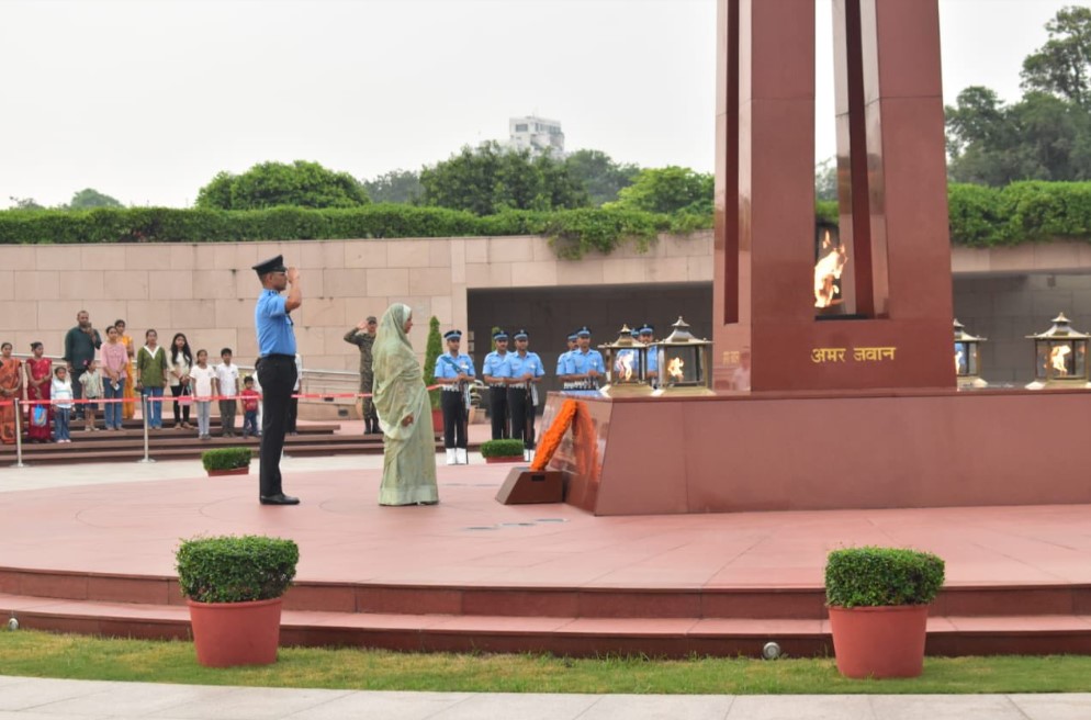 In NOK ceremony Mrs Meena Devi w/o Nk Gajendra Singh Kushwah, paid homage at NWM on 12 Aug 26