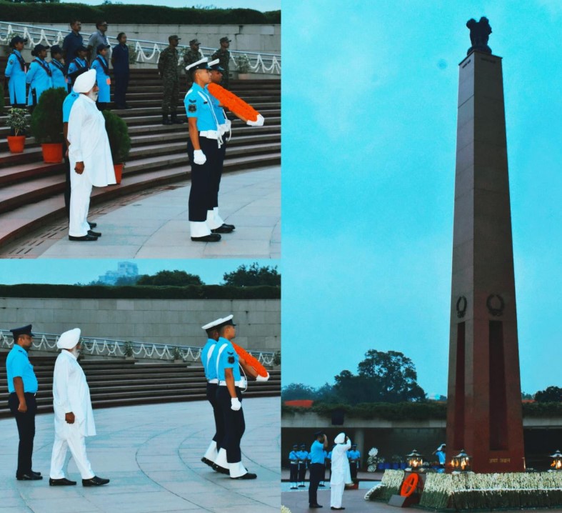 In a solemn NOK ceremony Mr Mohan Singh, f/o Sep Gurdeep Singh, SM, paid homage at NWM on 14 Aug 26
