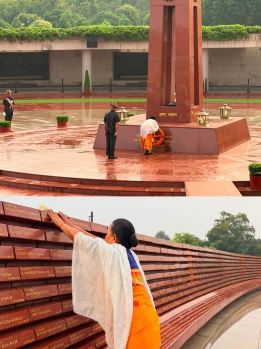 In a solemn NOK ceremony Mrs Sunmali Daimary w/o Hav Manin Daimary, paid homage at NWM on 19 Aug 26