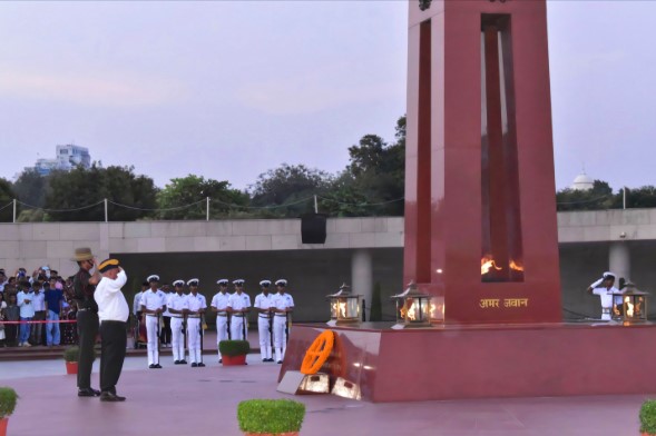 In a solemn NOK ceremony Capt RPS Katwal (Retd) f/o Maj Sameer Katwal, paid at NWM on 28 Aug 26