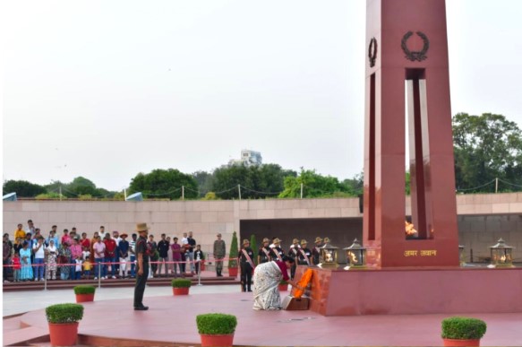 In NOK ceremony Smt. Varsi Savitri w/o ​Naik Varsi Vasudev Rao, paid homage at NWM on 08 Sep 26