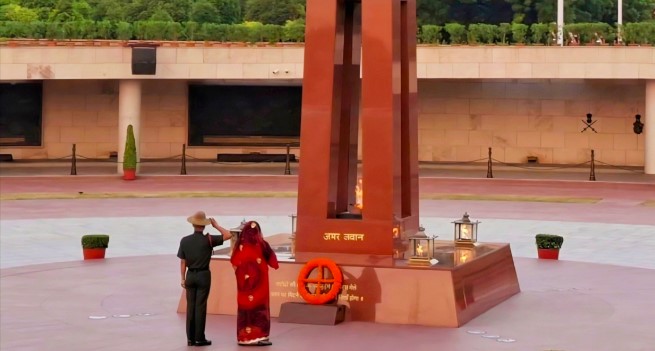 In a solemn Next-of-Kin ceremony Smt Kohil w/o Hav Harji Ram Kaler, paid homage at NWM on 09 Sep 26
