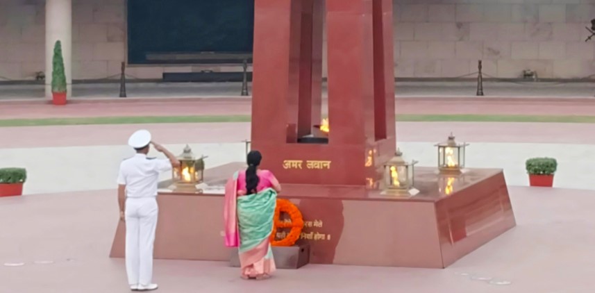 In NOK ceremony Smt. Veena Pandit w/o Nb Sub Ram Chandra Pandit, paid homage at NWM on 19 Sep 26