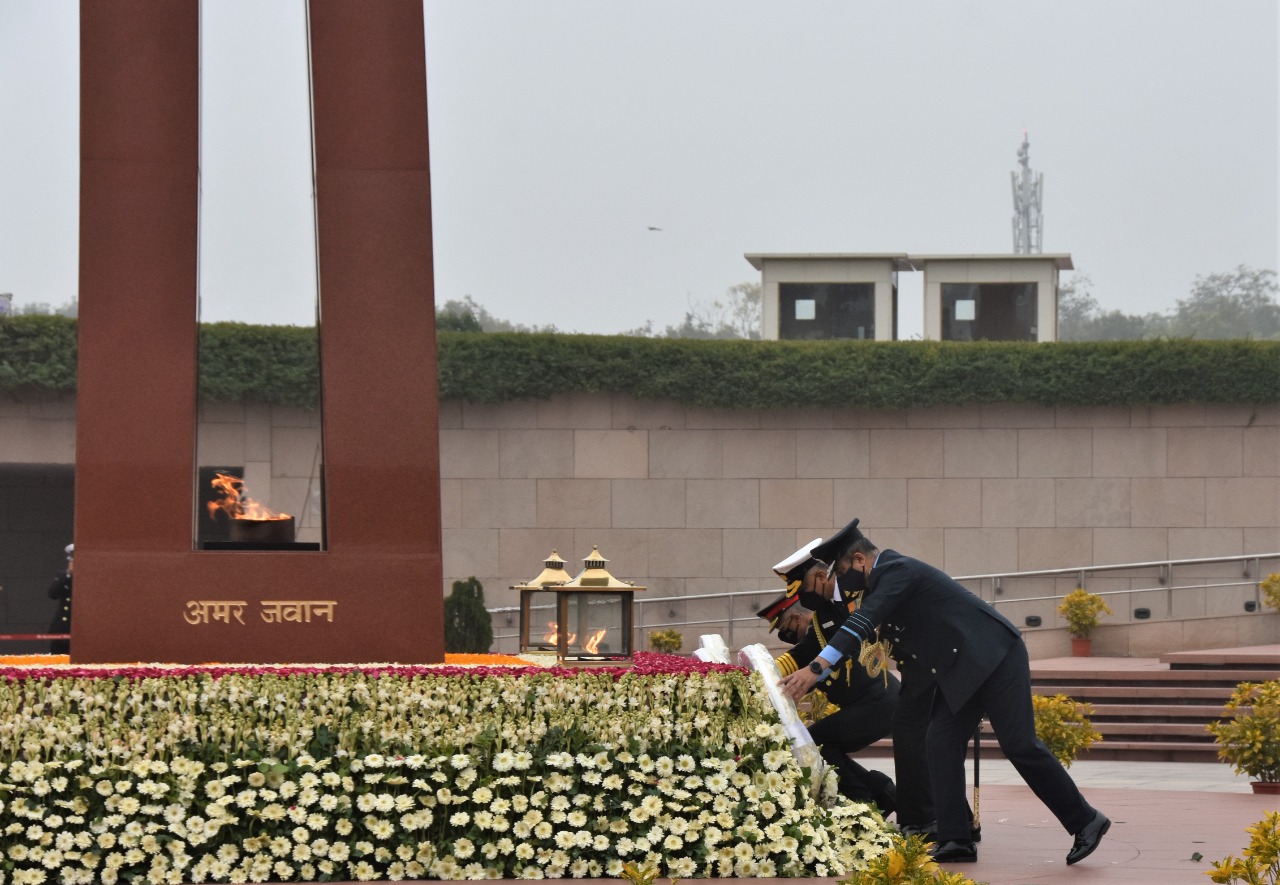 Laid Wreaths On The occasion of Army Day